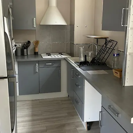 Maison De A 3 Kilometre Du Centre De Cognac , Jacuzzi Privee Et Disponible Sur Place