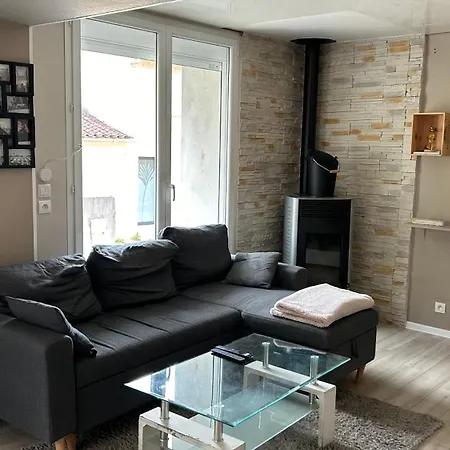 Maison De A 3 Kilometre Du Centre De Cognac , Jacuzzi Privee Et Disponible Sur Place