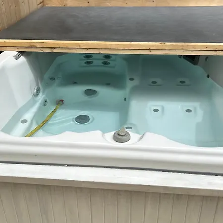 Maison De A 3 Kilometre Du Centre De Cognac , Jacuzzi Privee Et Disponible Sur Place Lägenhet *