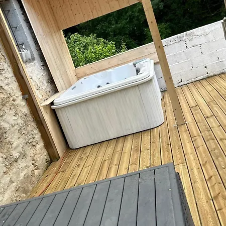 Maison De A 3 Kilometre Du Centre De Cognac , Jacuzzi Privee Et Disponible Sur Place