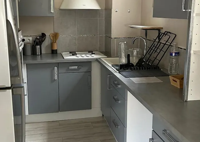 Maison De A 3 Kilometre Du Centre De Cognac , Jacuzzi Privee Et Disponible Sur Place