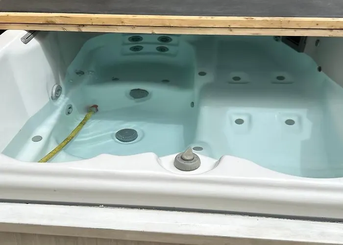 Maison De A 3 Kilometre Du Centre De Cognac , Jacuzzi Privee Et Disponible Sur Place Apartamento *